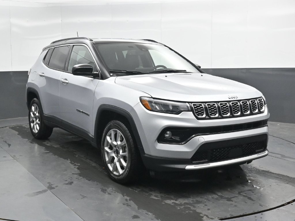 Used 2025 Jeep Compass Limited AWD/4WD image 4