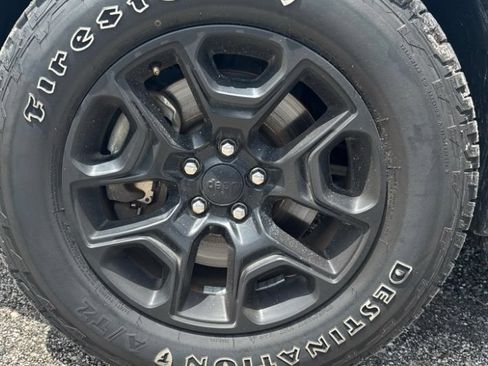 Used 2019 Jeep Cherokee Trailhawk w/ Comfort/Convenience Group AWD/4WD image 8