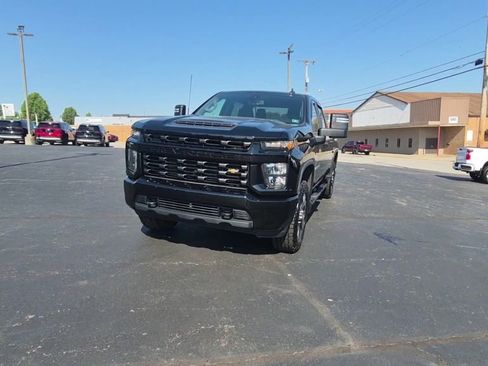 Used 2021 Chevrolet Silverado 2500 Custom w/ Custom Value Package AWD/4WD image 4