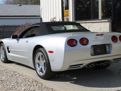 Used 2001 Chevrolet Corvette Coupe w/ Preferred Equipment Group2 RWD image 7