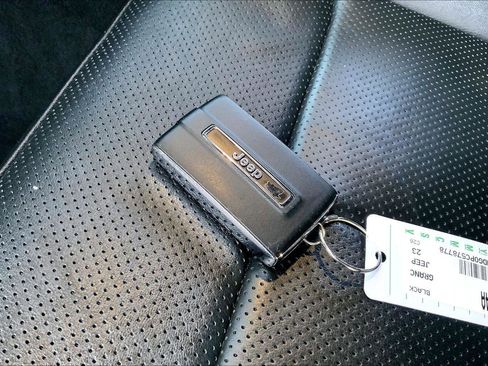 Certified 2023 Jeep Grand Cherokee Overland image 12