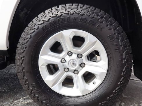 Used 2014 Toyota 4Runner SR5 RWD image 32