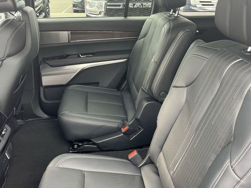 New 2026 Cadillac Vistiq Sport image 17