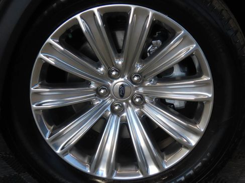 Used 2023 Ford Explorer Limited w/ Limited Technology Package RWD image 7