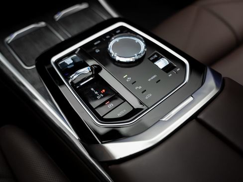 Used 2023 BMW 740i RWD image 49