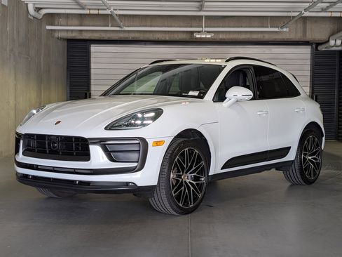 Certified 2026 Porsche Macan AWD/4WD image 1