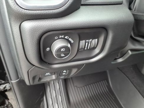 New 2026 RAM 1500 Laramie AWD/4WD image 11