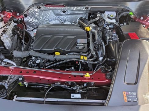 Used 2025 Chevrolet Trax LT w/ LT Convenience Package image 31