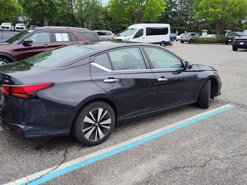 Used 2021 Nissan Altima 2.5 SV FWD image 3
