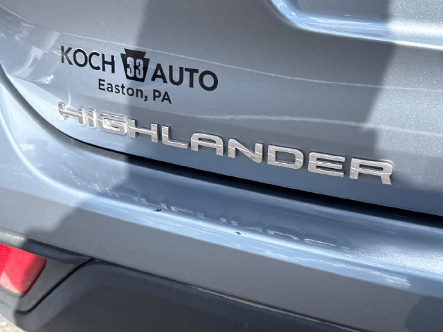 Used 2021 Toyota Highlander XLE AWD/4WD image 19