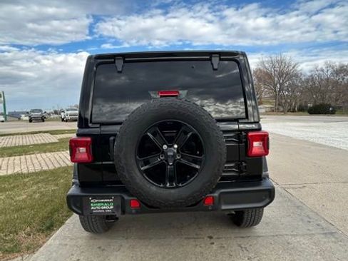 Used 2021 Jeep Wrangler Unlimited Sahara image 3