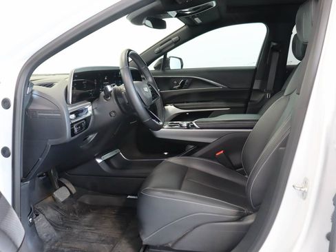 Used 2024 Cadillac Lyriq Sport RWD image 8