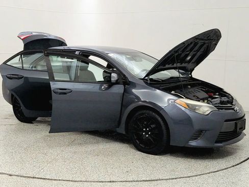 Used 2015 Toyota Corolla LE image 9