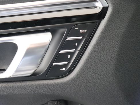 Used 2025 Porsche Macan image 26