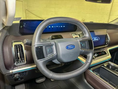 Used 2026 Ford Expedition Platinum w/ Platinum Ultimate Package AWD/4WD image 28