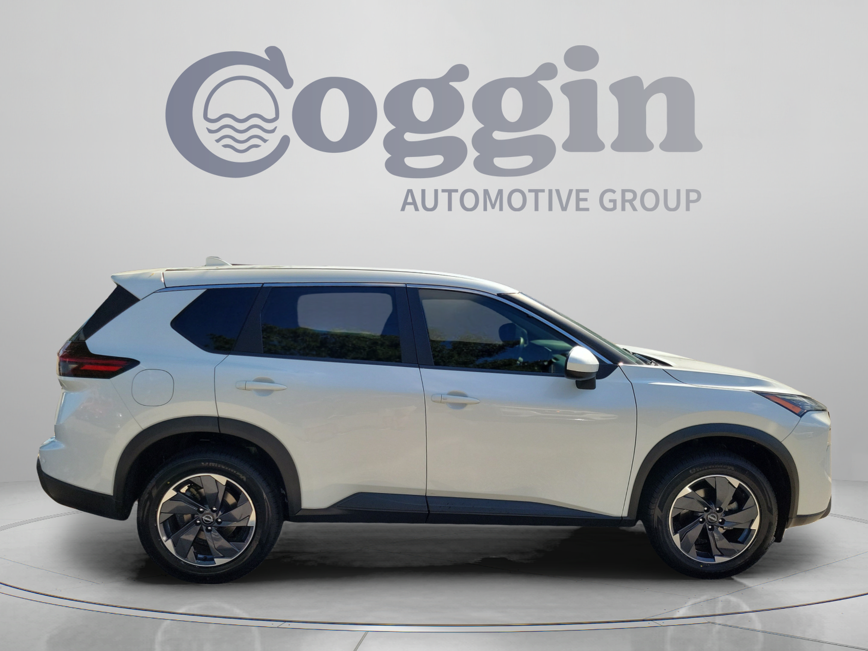 Used 2024 Nissan Rogue SV FWD image 4
