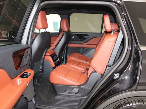 Used 2025 Lincoln Aviator Reserve image 27