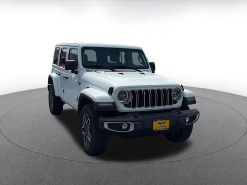Used 2025 Jeep Wrangler Unlimited Sahara AWD/4WD image 3