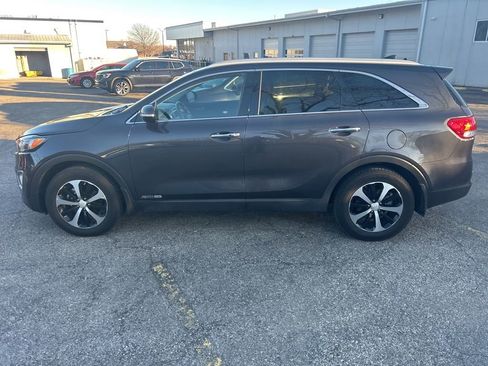 Used 2017 Kia Sorento EX image 1