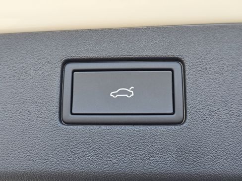 New 2026 Volkswagen Tiguan SE image 16