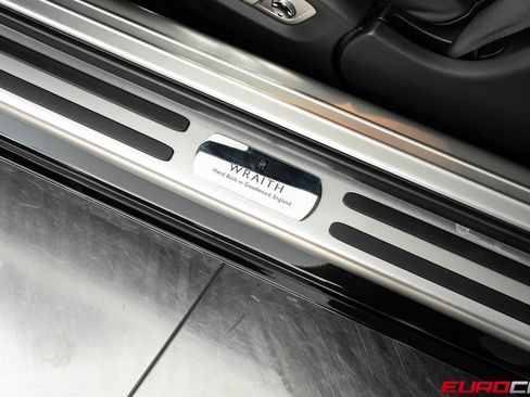 Used 2019 Rolls-Royce Wraith RWD image 40