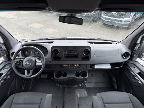 Used 2021 Mercedes-Benz Sprinter 2500 image 6