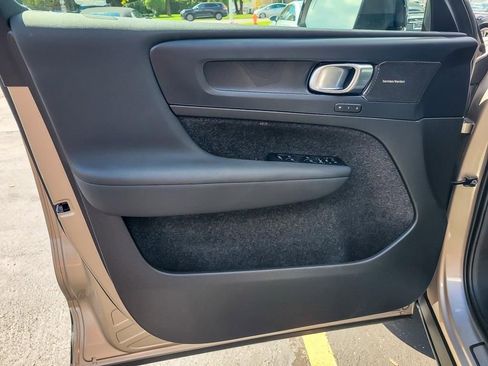 Used 2023 Volvo XC40 Recharge Ultimate w/ Protection Package Premier image 17