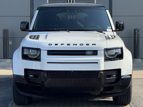 Certified 2025 Land Rover Defender 110 X-Dynamic SE AWD/4WD image 8