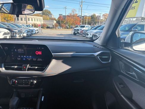 Used 2025 Chevrolet TrailBlazer LT image 33