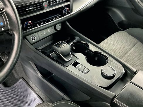 Certified 2023 Nissan Rogue SV image 18