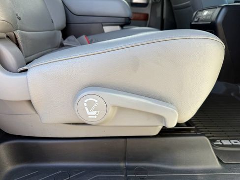 Used 2018 Toyota Sequoia Platinum AWD/4WD image 27