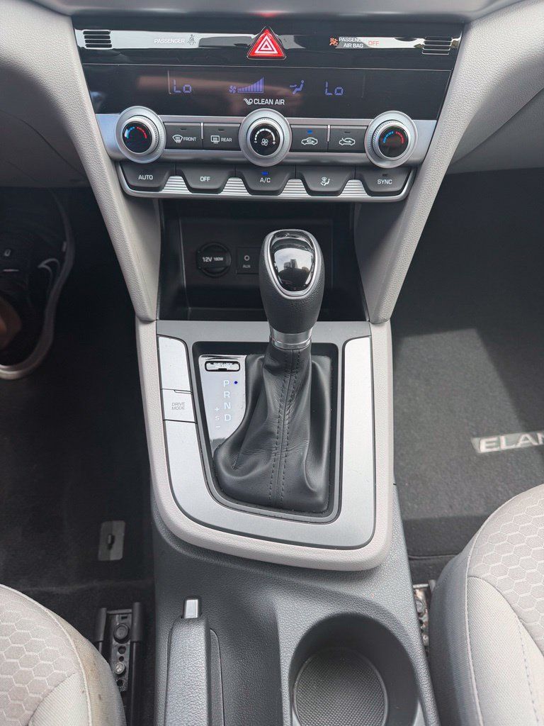 Used 2020 Hyundai Elantra SE FWD image 14