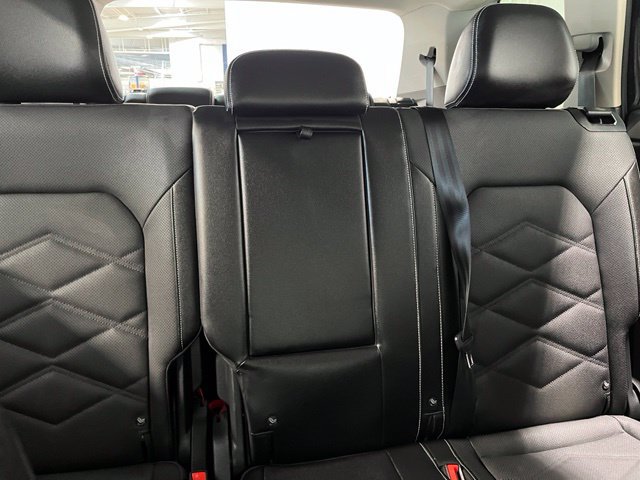 Used 2025 Volkswagen Atlas SE FWD image 12