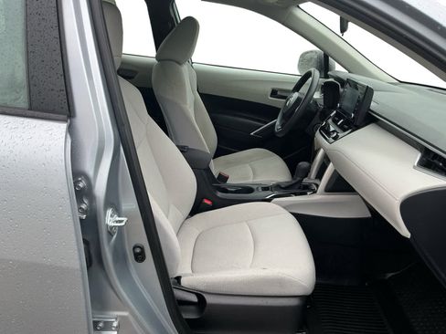 Used 2022 Toyota Corolla Cross L FWD image 15
