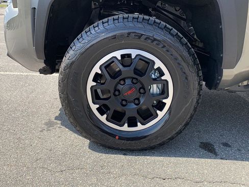 Used 2026 Toyota Tacoma TRD Off-Road image 9