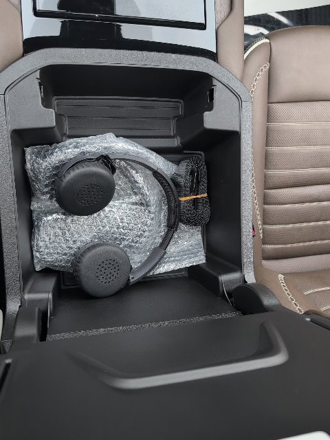 Used 2026 GMC Yukon XL Denali Ultimate w/ LPO, Floor Liner Package AWD/4WD image 30