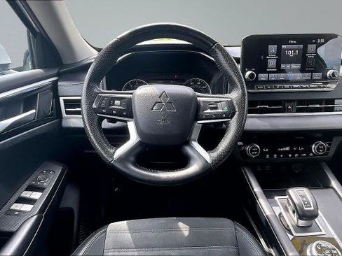 Used 2024 Mitsubishi Outlander AWD image 5