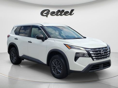 Used 2024 Nissan Rogue S FWD image 3