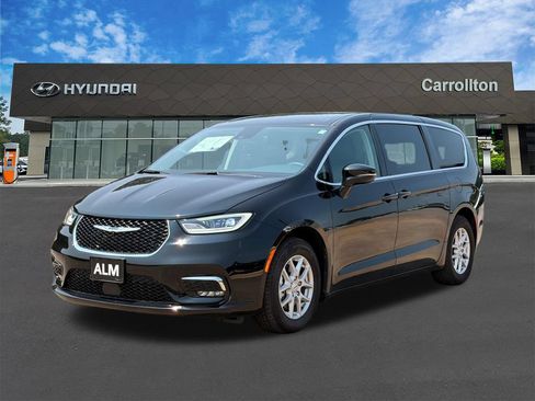 Used 2024 Chrysler Pacifica Touring-L FWD image 1