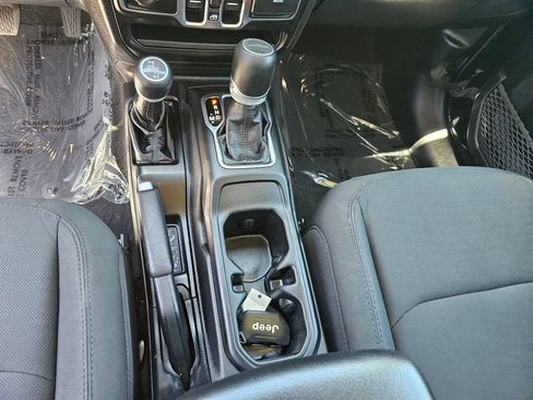 Used 2021 Jeep Gladiator Sport AWD/4WD image 30