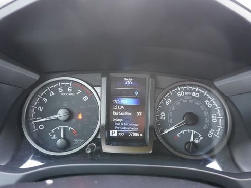 Used 2023 Toyota Tacoma TRD Sport image 11