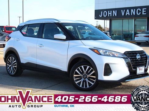 Used 2022 Nissan Kicks SV image 1