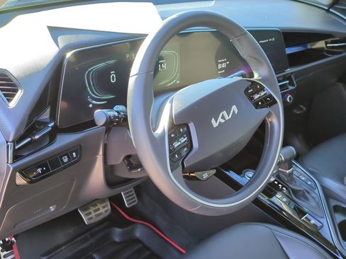 Used 2024 Kia Niro EX Touring image 13