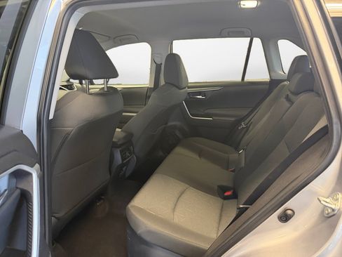 Used 2022 Toyota RAV4 XLE AWD/4WD image 16