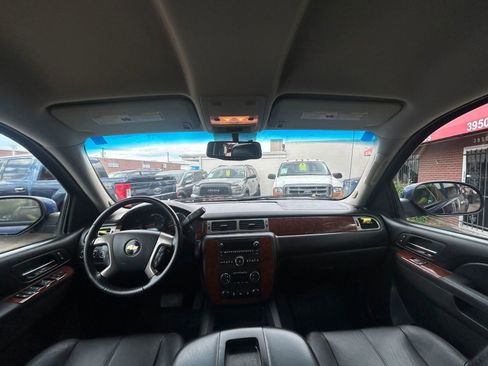 Used 2013 Chevrolet Avalanche LT image 31