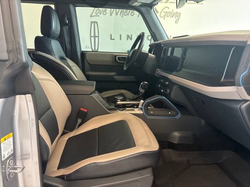 Certified 2023 Ford Bronco Wildtrak AWD/4WD image 6