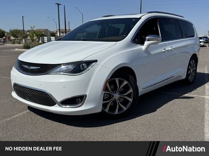Used 2020 Chrysler Pacifica Limited w/ Tire & Wheel Group