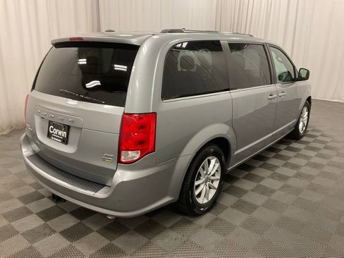 Used 2019 Dodge Grand Caravan SXT image 3