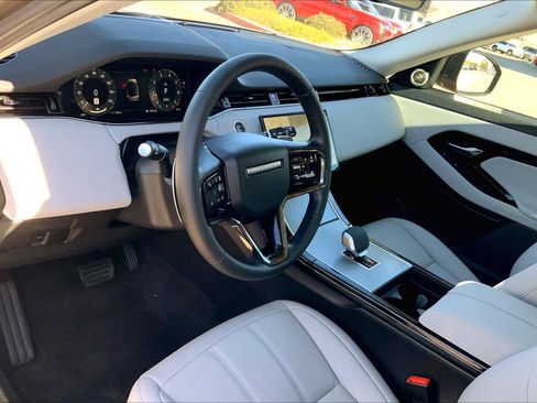 Used 2025 Land Rover Range Rover Evoque S image 8