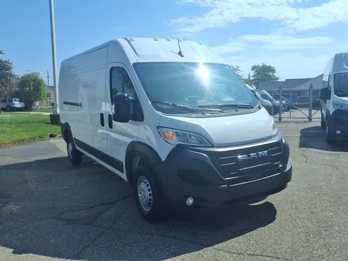 Used 2025 RAM ProMaster 2500 w/ Convenience Group FWD image 3